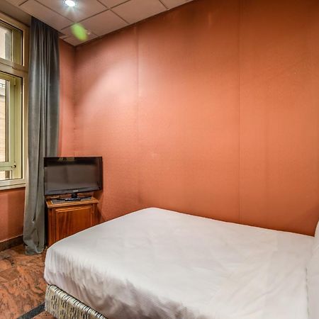 Castro Pretorio Easy Rooms Roma Dış mekan fotoğraf